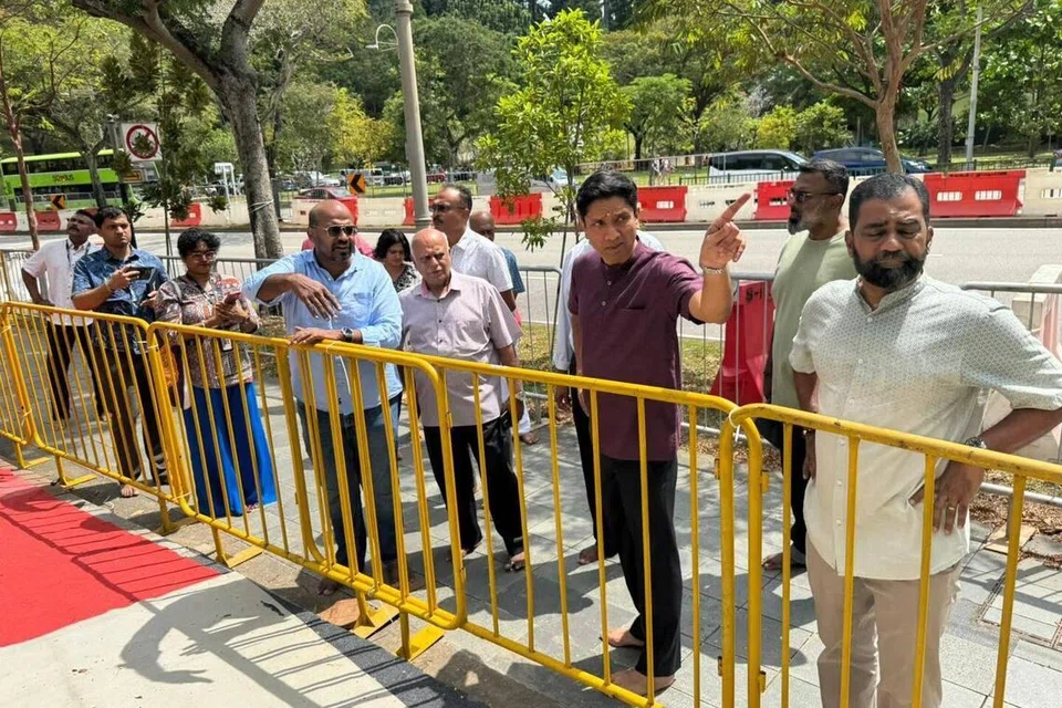 அருள்மிகு தெண்டாயுதபாணி கோவிலுக்குச் சென்று, பாதுகாப்பு ஏற்பாடுகளையும் தளவாட வசதிகளையும் பார்வையிட்டார் துணையமைச்சர் தினேஷ் வாசு தாஸ்.