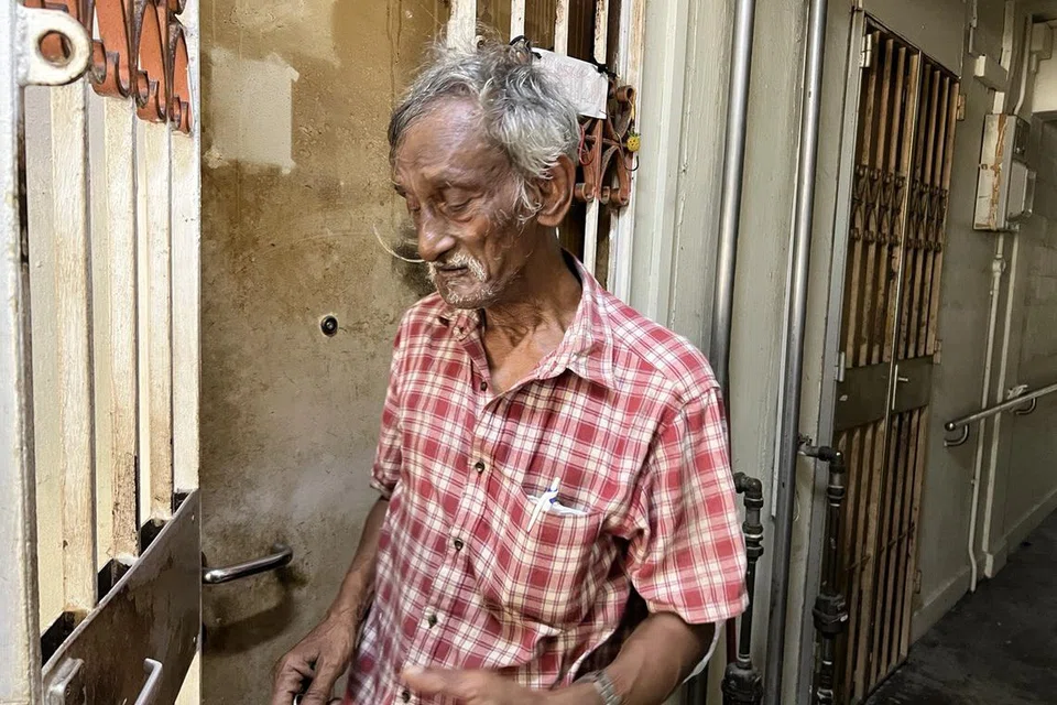 கோபால் பிள்ளை.