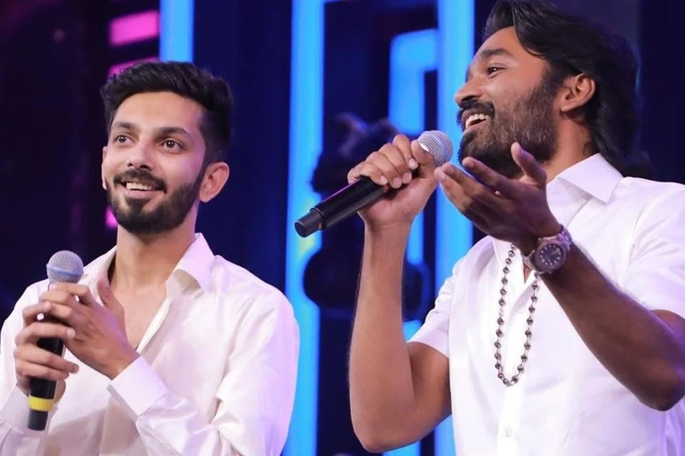 நிகழ்ச்சி ஒன்றில் தனுஷுடன் அனிருத்.
