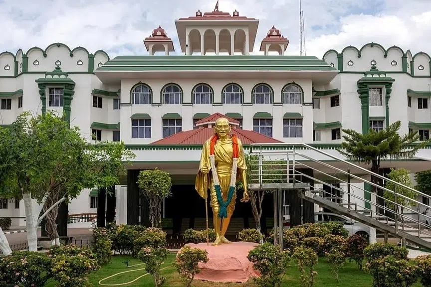 கல்லூரிச் சேர்க்கையில் சாதி விவரங்கள்: அரசு பதிலளிக்க நீதிமன்றம் உத்தரவு