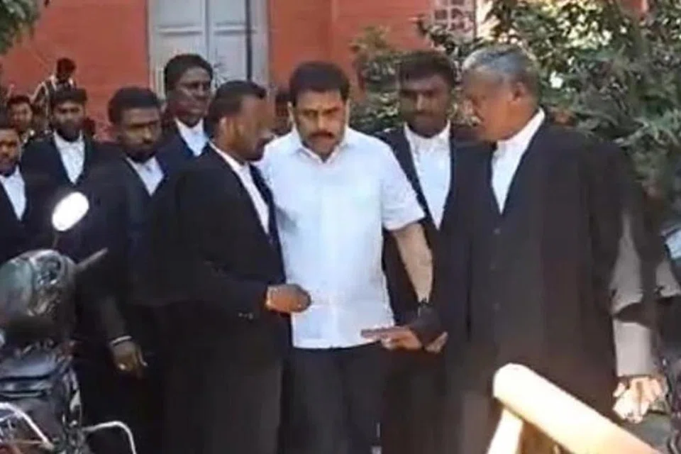 நீதிமன்றத்தில் சரண் அடைந்த செந்தில் பாலாஜியின் சகோதரர்.