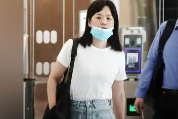 ஹான் சியாவ்பிங், 34, அந்த 29 வயது ஆடவரை விரும்பத் தொடங்கினார். 