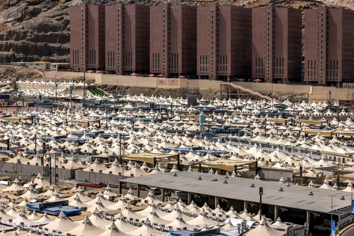 கடும் வெயிலிலும் தொடரும் ஹஜ் யாத்திரை 