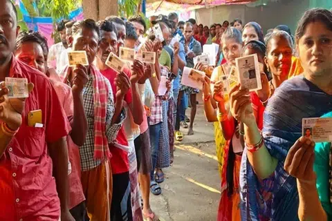 பீகாரின் மிகவும் முக்கிய பண்டிகையான சாட் பூஜை அக்டோபர் 28ஆம் தேதியன்று அனுசரிக்கப்படுகிறது. எனவே, அந்தப் பண்டிகைக்குப் பிறகு தேர்தலை நடத்த தேர்தல் ஆணையம் திட்டமிட்டுள்ளது.