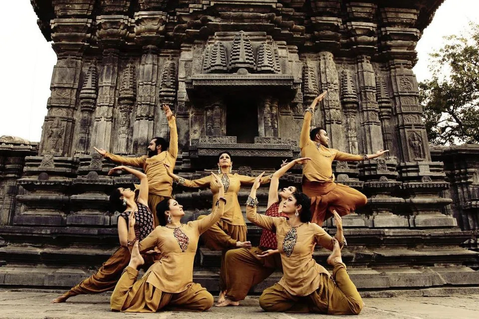 இந்திய பண்பாட்டின் ஆழத்தை வெளிப்படுத்தும் வகையில் பலதரப்பட்ட நடனங்களும் கலா உத்சவத்தில் இடம்பெற்றன. படத்தில்: இந்தியாவின் முன்னணி நடனக்குழுவில் ஒன்றான ‘நாட்டிய ஸ்டெம் நடனம் காம்பினி’.  