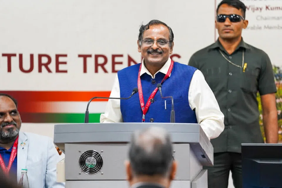 இந்திய விண்வெளி ஆய்வு நிறுவனத்தின் (இஸ்ரோ) தலைவர் நாராயணன்.