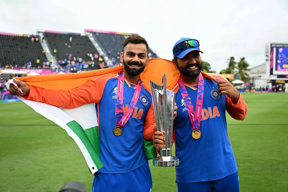 அனைத்துலக டி20 போட்டிகளிலிருந்து விடைபெற்ற விராத் கோஹ்லி (இடது), ரோகித் சர்மா.