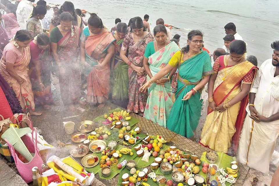 வேளாண்மைக்கு உறுதுணையாக இருக்கும் நீர்நிலைகளுக்கு நன்றி செலுத்தும் விதமாக ஆண்டுதோறும் ஆடி மாதம் 18ம் தேதி ஆடிப்பெருக்கு விழா கொண்டாடப்படுகிறது.