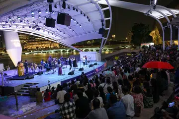 எஸ்பிளனேடின் டிபிஎஸ் வெளிப்புற அரங்கில் ‘ரி-இன்கார்னே‌‌ஷன்’ (Re-inKarnation) நிகழ்ச்சியில் மழையோடு மழையாய் பொழிந்த இசைமழை.