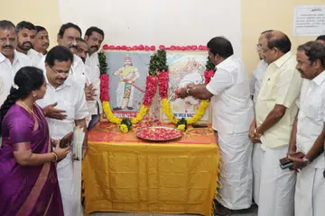 சென்னை சத்திய மூர்த்தி பவனில் காங்கிரஸ் தலைவர்கள் வீர மங்கை வேலு நாச்சியாரின் படத்திற்கு மலர்தூவி அஞ்சலி செலுத்தினர்.