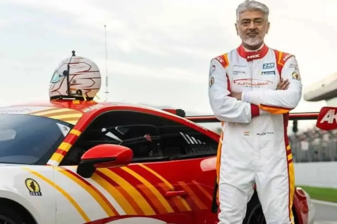 விருது தந்துள்ள கௌரவத்துடன் வாழ வேண்டும்: அஜித்