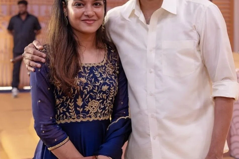 விஜய்யுடன் மோனிஷா பிளசி.
