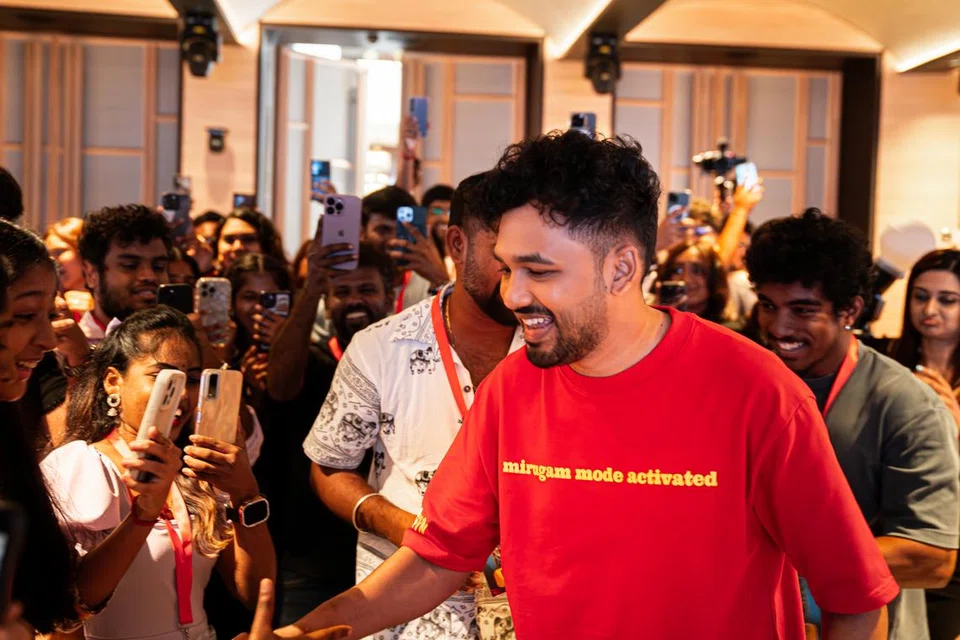 ‘ஹிப்ஹாப்’ தமிழா படைக்கவுள்ள ‘ரிட்டர்ன் ஆஃப் த டிராகன் மச்சி’ நேரடி இசை நிகழ்ச்சியை முன்னிட்டு சிங்கப்பூர் வந்திருந்த ஆதி, பிப்ரவரி 9ஆம் தேதி நடைபெற்ற செய்தியாளர்கள் சந்திப்பில் பங்கேற்றார்.