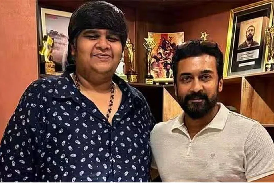 சூர்யாவுடன் இயக்குநர் கார்த்திக் சுப்பராஜ்.