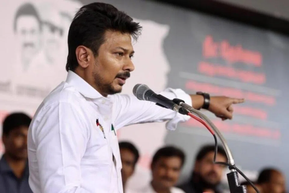 சனாதனத்தை டெங்கு, மலேரியா போன்ற தொற்று நோய்களோடு ஒப்பிட்டு அமைச்சர் உதயநிதி ஸ்டாலின் பேசியது வட மாநிலங்கள் வரை பரபரப்பைப் பற்ற வைத்திருக்கிறது.