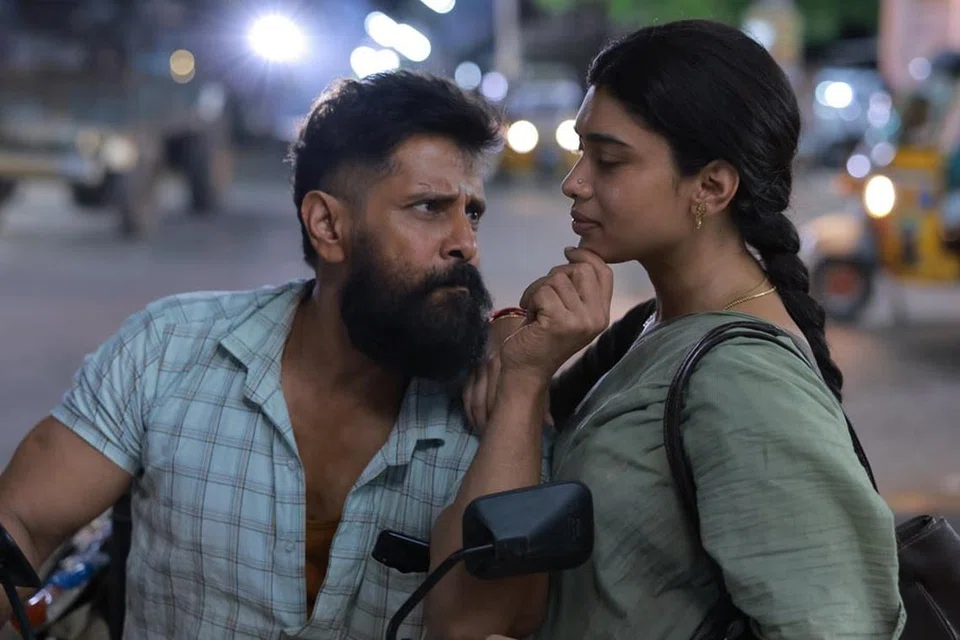 ‘வீர தீர சூரன் 2’ படத்தில் விக்ரம், துஷாரா விஜயன்.