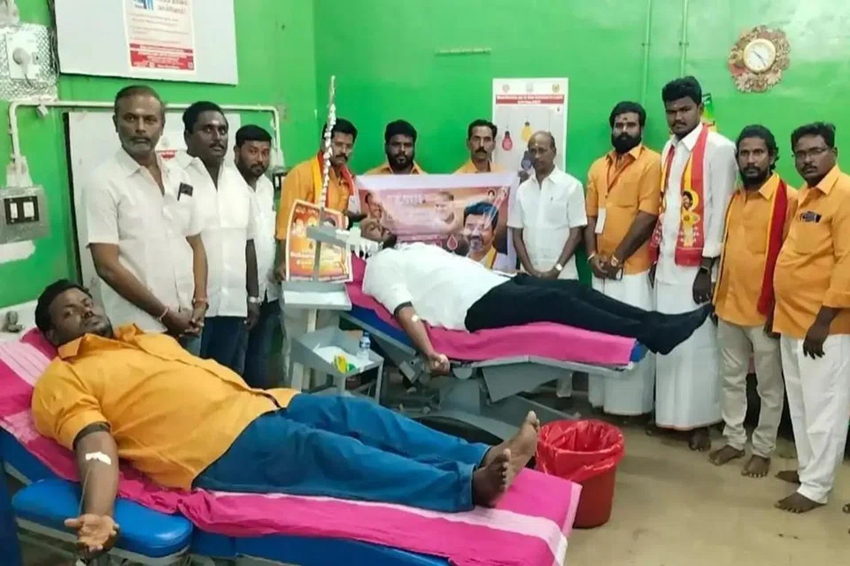 விஜய் பிறந்தநாளையொட்டி, தவெக தொண்டர்கள் ரத்த தானம்  செய்தனர்.