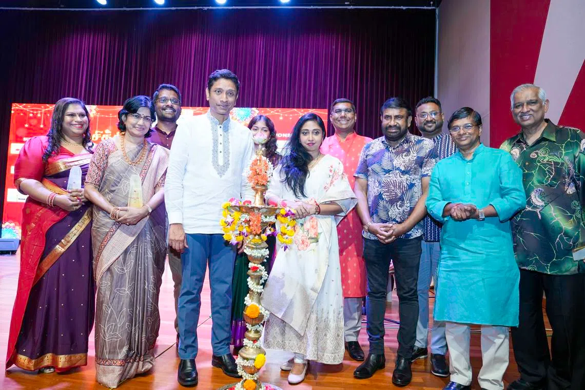 உள்ளூர் இலக்கியத் திறனாளர்களைச் சிறப்பித்த ‘சித்திரைக் கலை விழா’