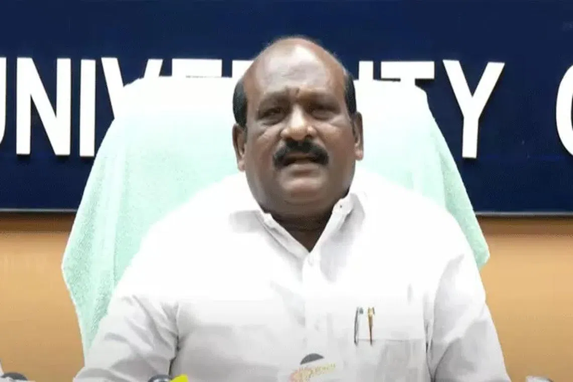 ‘காவல் உதவி’ செயலியை பதிவிறக்கம் செய்துகொள்ளுங்கள்: பெண்களுக்கு அமைச்சர் அறிவுரை