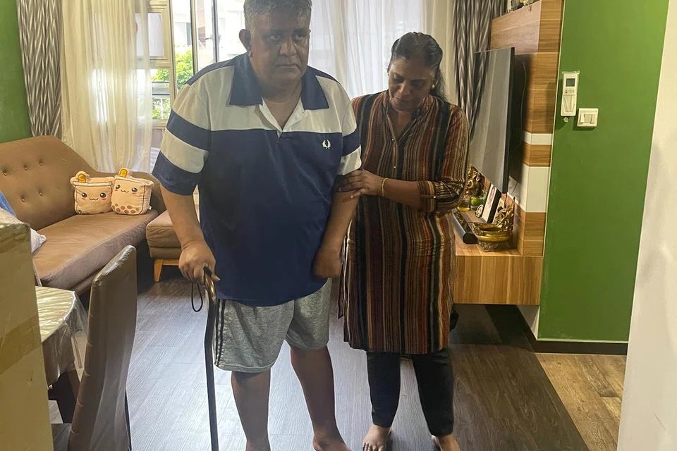 பன்னீர்செல்வத்தை கண்ணும் கருத்துமாய் பார்த்துகொள்ளும் மீனா.