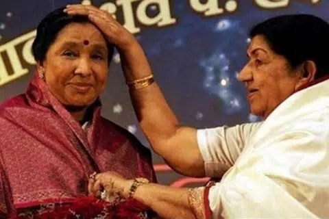 லதா மங்கேஷ்கருடன் ஆஷா போஸ்லே.