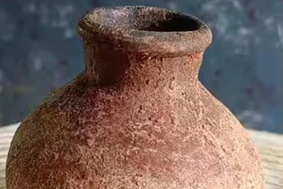 முதுமக்கள் தாழி.
