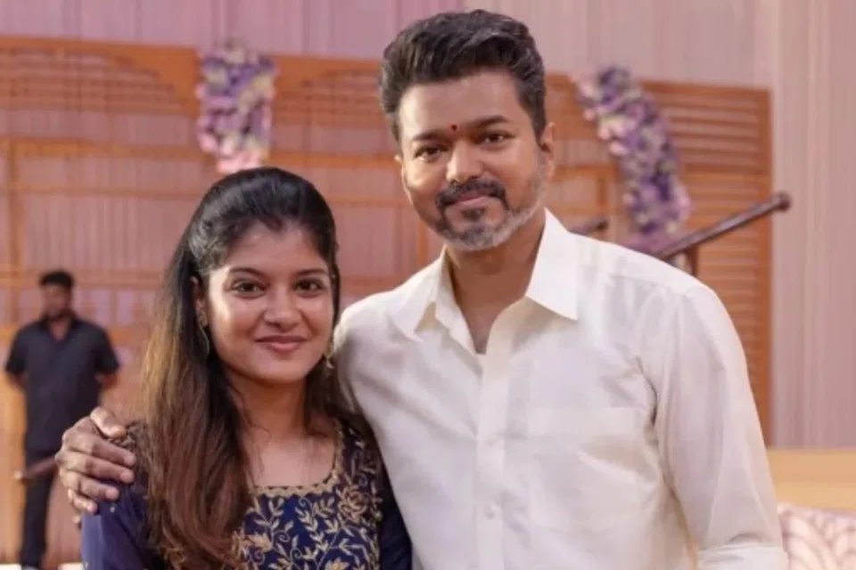 விஜய்யுடன் மோனிஷா பிளசி.