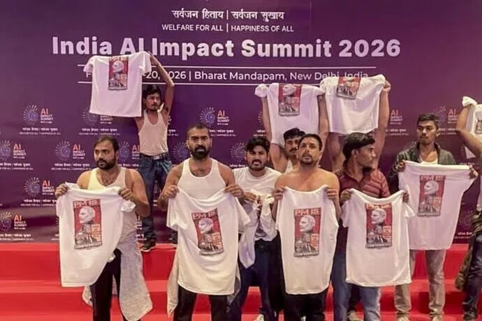 ‘ஏஐ’ மாநாட்டில் காங்கிரஸ் கட்சியினர் ஆடையைக் களைந்து போராட்டம்