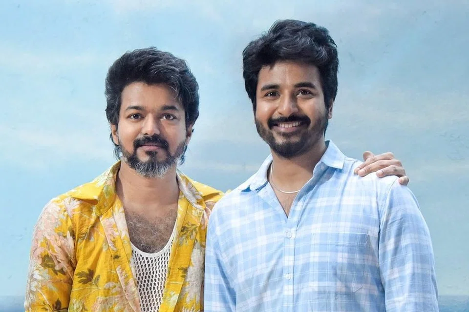 நடிகர் விஜய்யுடன் சிவகார்த்திகேயன்.