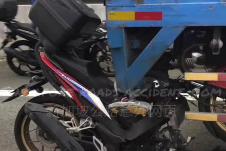 விபத்தில் படுகாயம் அடைந்த மோட்டார் சைக்கிளோட்டி மருத்துவமனையில் உயிரிழந்தார்.