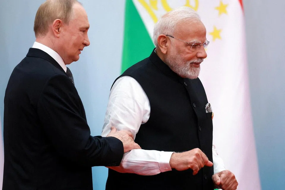 (இடது) ர‌ஷ்ய அதிபர் விளாடிமிர் புட்டினும் இந்தியப் பிரதமர் நரேந்திர மோடியும் தொலைபேசியில் பேசியதாக நேட்டோ தலைவர் கூறினார்.