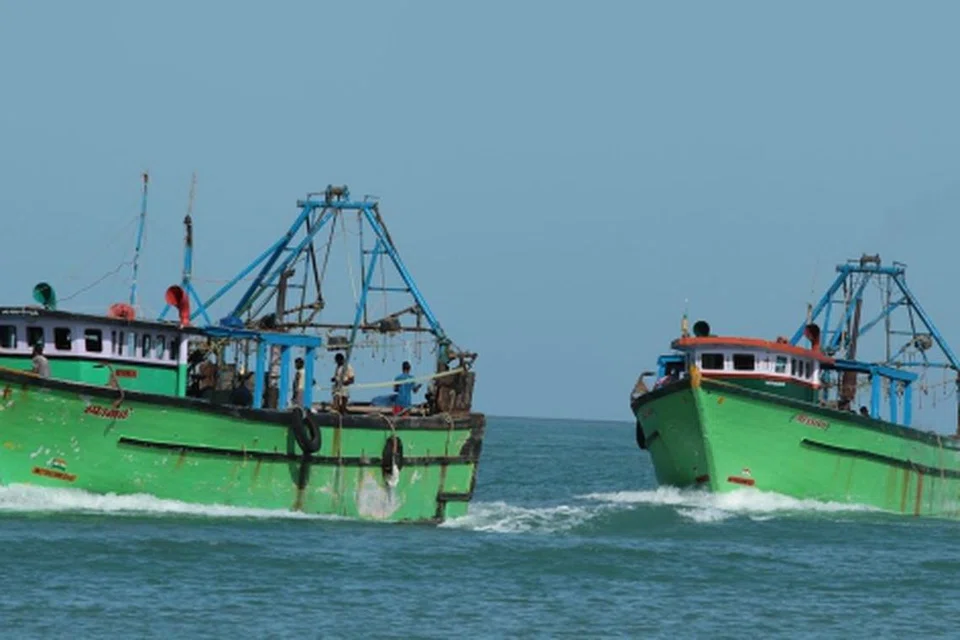 தமிழக மீனவர்கள் இலங்கைக் கடற்படையால் கைது செய்யப்படுவது தொடர்கதையாக உள்ளது.