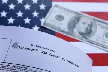 இவ்வாண்டு (2025) அமெரிக்க நிர்வாகம், எச்-1பி விசாவுக்கு 100,000 அமெரிக்க டாலர் விண்ணப்பக் கட்டணத்தை நிர்ணயித்ததைத் தொடர்ந்து, அதிபர் டிரம்ப்பின் அண்மைக் கருத்துகள் வந்துள்ளன.