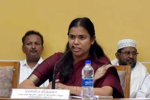 அமைச்சர் கீர்த்தனா.