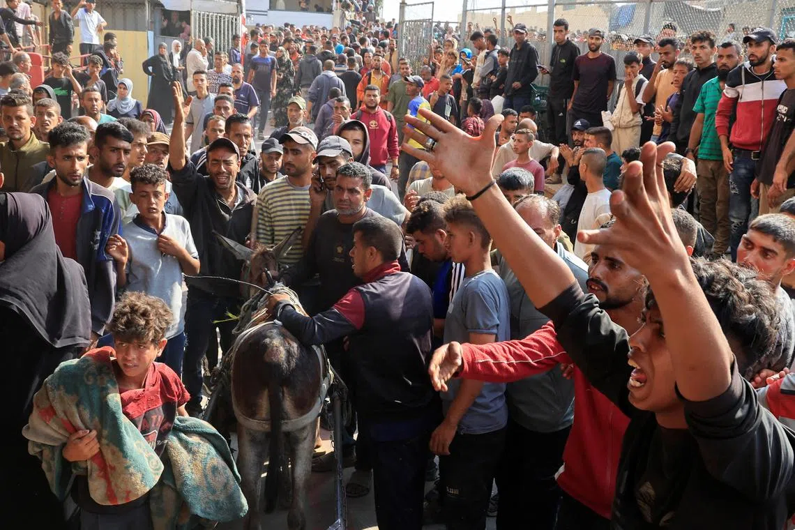 உணவுக்காக விரைந்தோரைத் தாக்கிய இஸ்ரேலியக் கவசவாகனங்கள்; 59 பேர் மரணம்