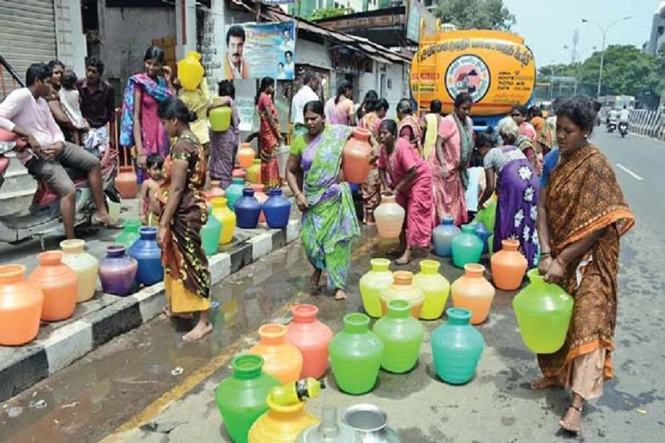 தமிழகத்தின் பல்வேறு மாவட்டங்களில் கடும் குடிநீர்த் தட்டுப்பாடு ஏற்பட்டுள்ளது.