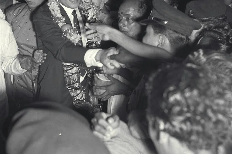 திரு லீ குவான் இயூவும் அவரது மனைவியாரும்.