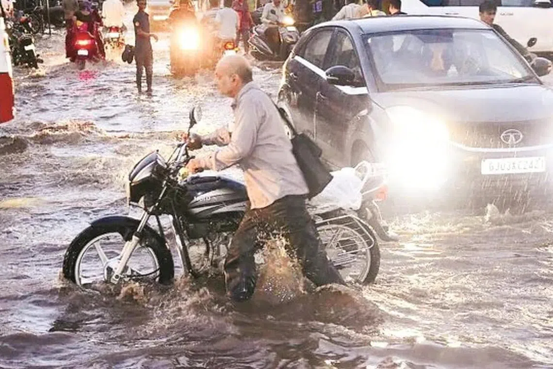 குஜராத் கனமழை: 25 மாவட்டங்களில் கடும் பாதிப்பு; 22 பேர் உயிரிழப்பு