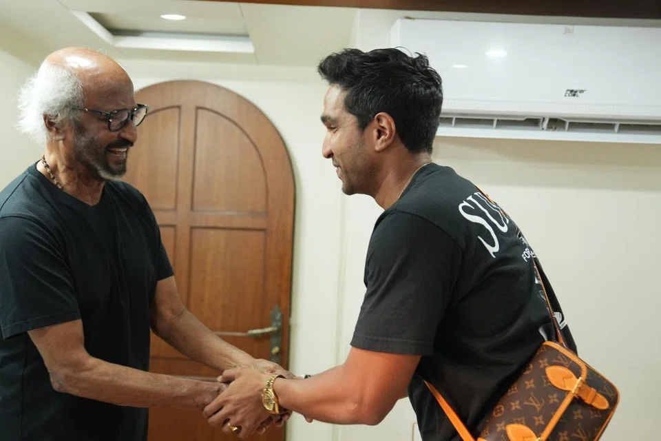 சென்னையில் ‘சூப்பர்ஸ்டார்’ ரஜினிகாந்தைச் சந்தித்த சிங்கப்பூர்ப் பிரபலம் யங் ராஜா. 