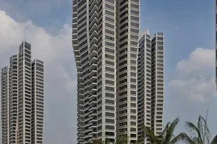 முன்னாள் காதலரின் பணத்தில் வாங்கிய வீட்டை ஒப்படைக்க பெண் மறுப்பு, சிறை