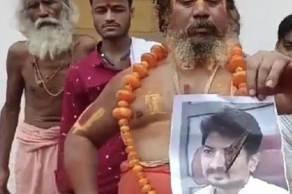 அமைச்சர் உதயநிதியின் தலையைக் கொண்டு வருபவர்க்கு ரூ.10 கோடி பரிசு என அறிவித்திருந்த உத்தரப் பிரதேச  சாமியார் பரமஹம்ச ஆச்சாரியா.