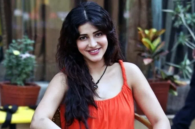 அன்றாடம் கடவுளுக்கு நன்றி சொல்வேன்: ஷ்ருதிஹாசன்