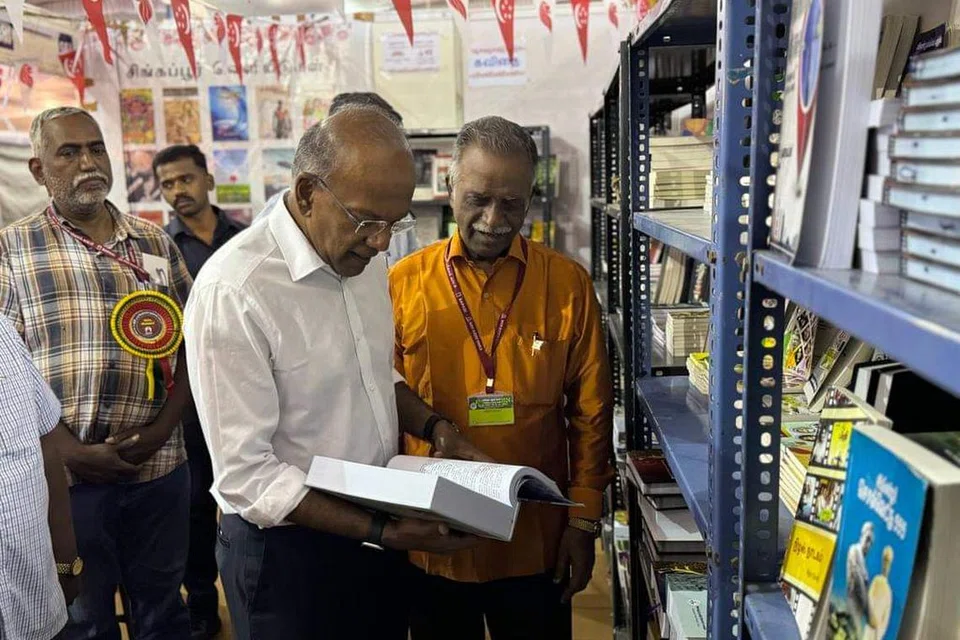தமிழ் நாடு அரசு ஏற்பாடு செய்த அயலகத் தமிழர் நாள் நிகழ்வில் சிறப்பு விருந்தினராகக் கலந்துகொண்ட சிங்கப்பூரின் உள்துறை, சட்ட அமைச்சர் திரு கா. சண்முகமும் அவரது துணைவியாரும் 12ஆம் தேதியன்று சிங்கப்பூர் அரங்கிற்கு வருகையளித்து நூல்களைப் பார்வையிட்டனர். 