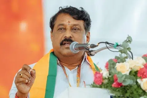 நயினார் நாகேந்திரன்.