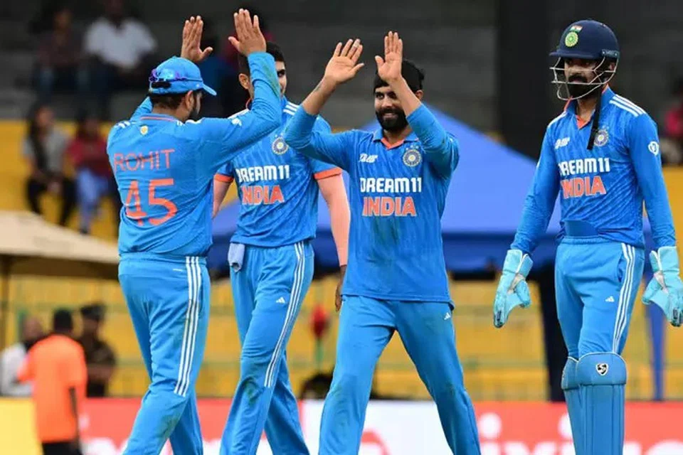 ஒருநாள் கிரிக்கெட்டில் இந்தியாவின் ரவீந்திர ஜடேஜா இதுவரை 200 விக்கெட்டுகளைக் கைப்பற்றியுள்ளார்.