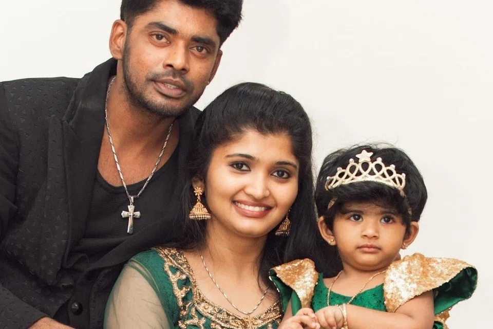 மனைவி, குழந்தையுடன் சாண்டி.