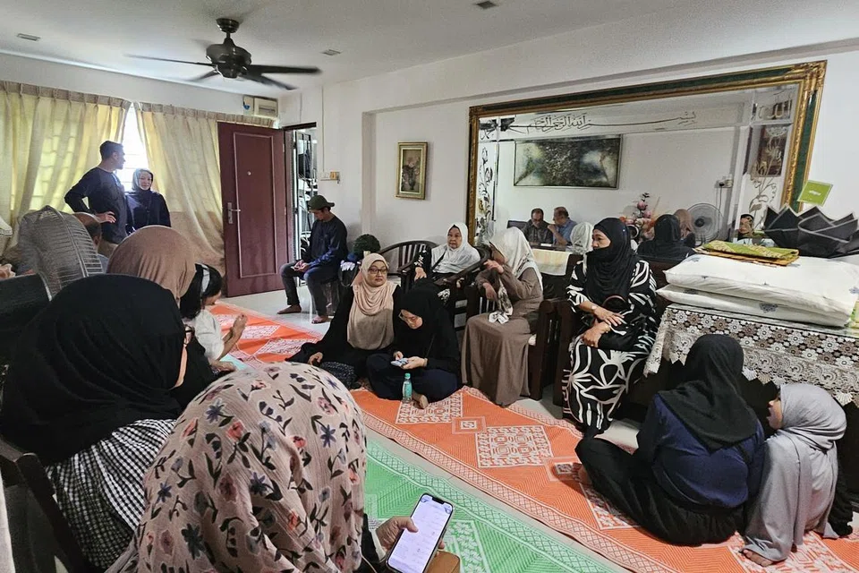 தெம்பனிஸ் குடியிருப்பாளரான திரு அட்ஸ்ரிக்குத் தமது இறுதி மரியாதை செலுத்தினார் தெம்பனிஸ் குழுத்தொகுதி நாடாளுமன்ற உறுப்பினர் திரு மஸாகோஸ் ஸுல்கிஃப்லி.