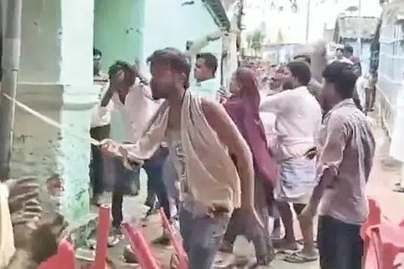 ஆட்டிறைச்சிக்குப் பதிலாக கோழிக்கறி: திருமண விருந்தில் மோதல்