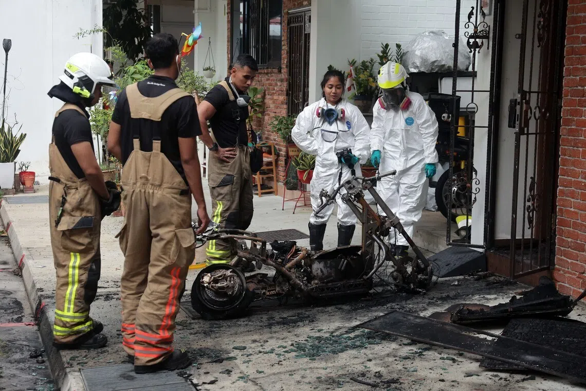 பொத்தோங் பாசிர் வீட்டில் தீ; மருத்துவமனையில் ஆடவர் 