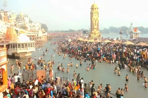 சுற்றுப்பயணம், புனித யாத்திரை ஆகியவை மாநிலப் பொருளியலுக்கு முதுகெலும்பாக விளங்குவதாகவும் ஆண்டு முழுவதும் இந்த நடவடிக்கைகளைத் தக்கவைத்துக்கொள்ள அரசாங்கம் கடப்பாடு கொண்டுள்ளதாகவும்  உத்தராகண்ட் முதல்வர் புஷ்கர் சிங் தாமி கூறியுள்ளார்.